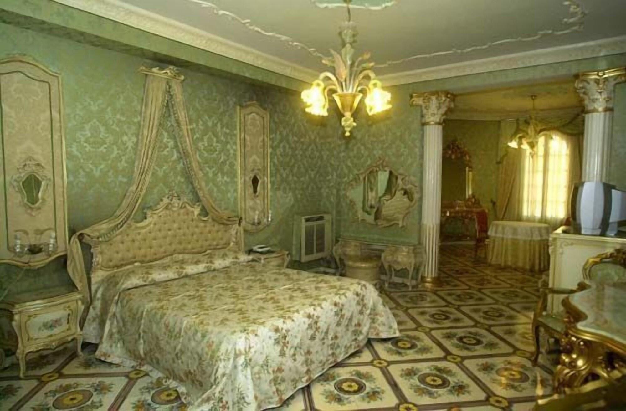 Grand La Sonrisa Hotel